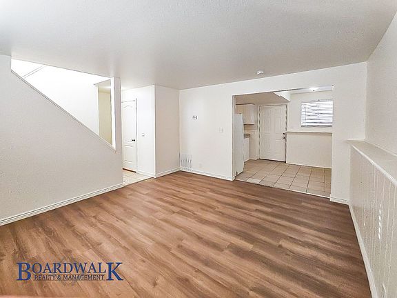 4th image of 3944 W Crown Ave