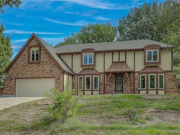 2nd image of 3125 Lakeview Cir