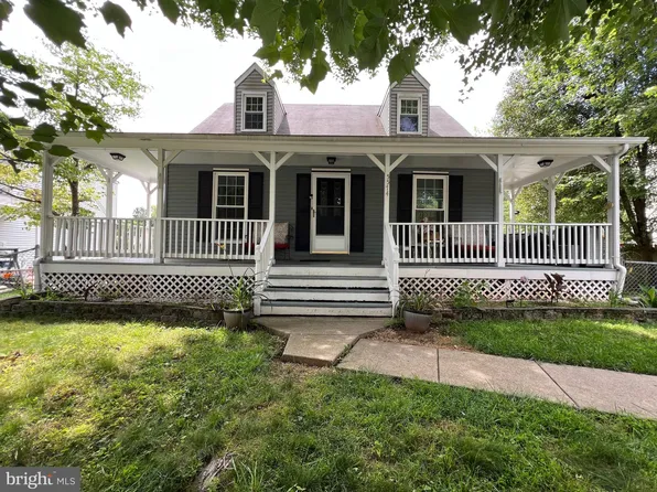 5574 Saint Charles Dr, Woodbridge, VA 22193