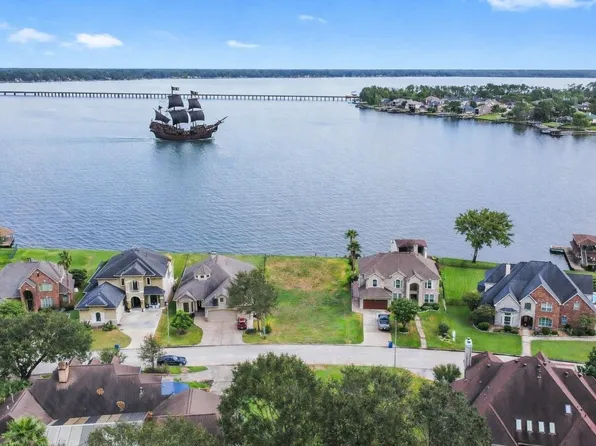 8826 Cross Country Dr, Humble, TX 77346