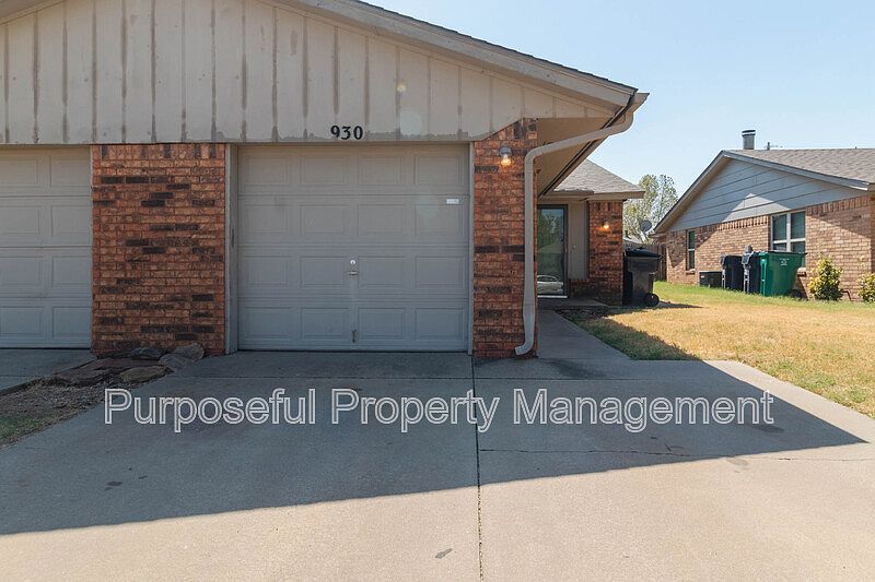 1st image of 930 SW 63rd St