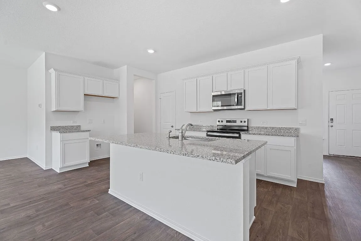 4 bed, 2.5 bath, 2217 sqft, $2,220 — Photo 2