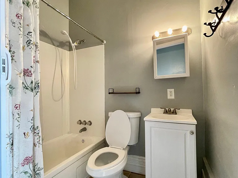 340 S Winebiddle St #9 — Photo 9