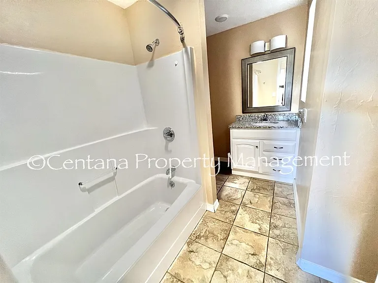 838 W Park St — Photo 16