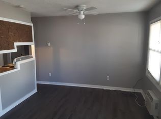 1518 10th St APT 1, Charleston, IL 61920