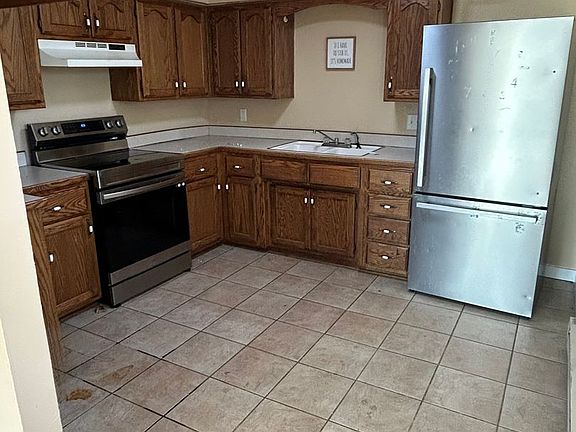 2nd image of 1009 W Broadway St #1