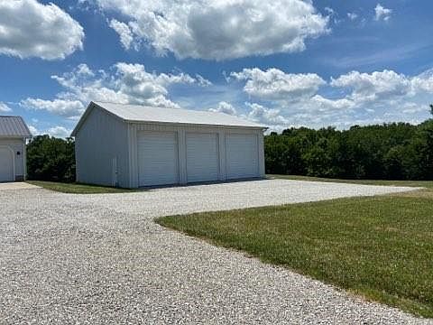 3rd image of 618 Hanna Ln