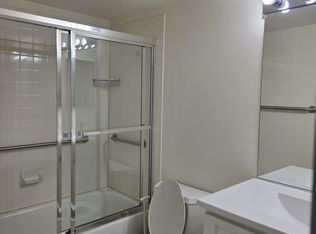 5450 Whitley Park Ter APT 912, Bethesda, MD 20814