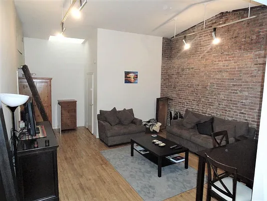 Rented by Bank Neary | media 23