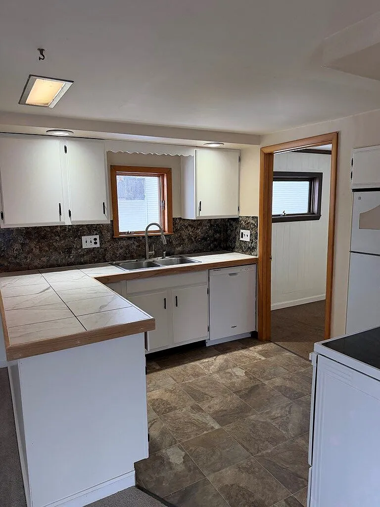 2 bed, 1.0 bath, 864 sqft, $900 — Photo 4