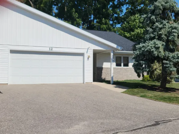1720 Elizabeth St APT 12, Baraboo, WI 53913