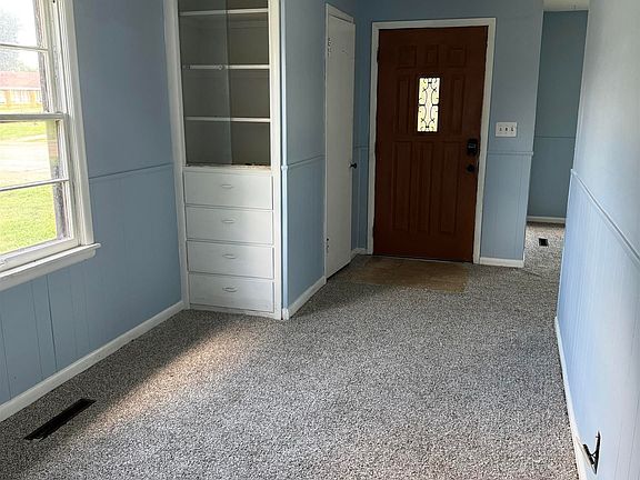 4th image of 1802 S Wallace Dr