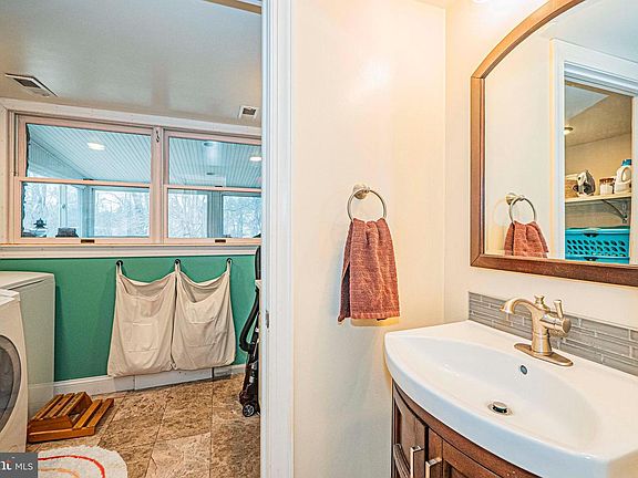 5th image of 16834 Buck Lantz Rd