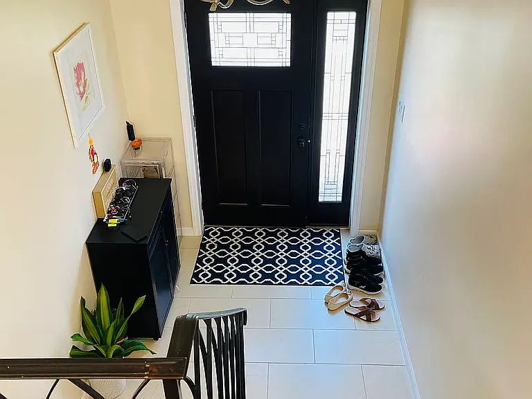5 bed, 1965 sqft, $5,960 — Photo 2