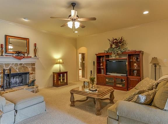 4th image of 700 Stribling Dr