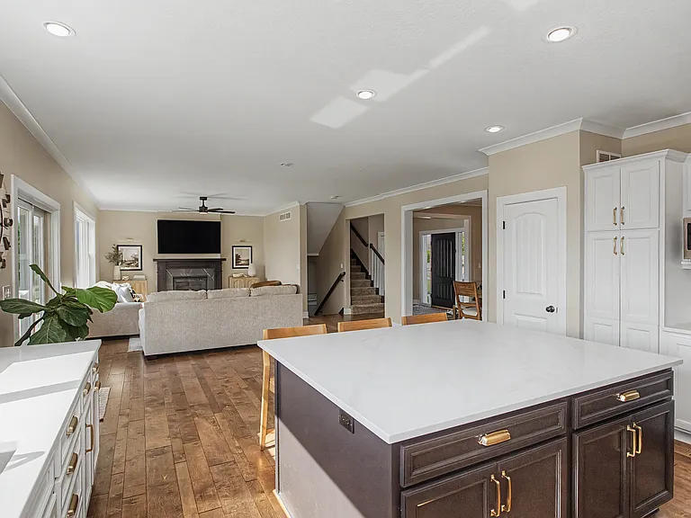 2708 Harrison Rd — Photo 4