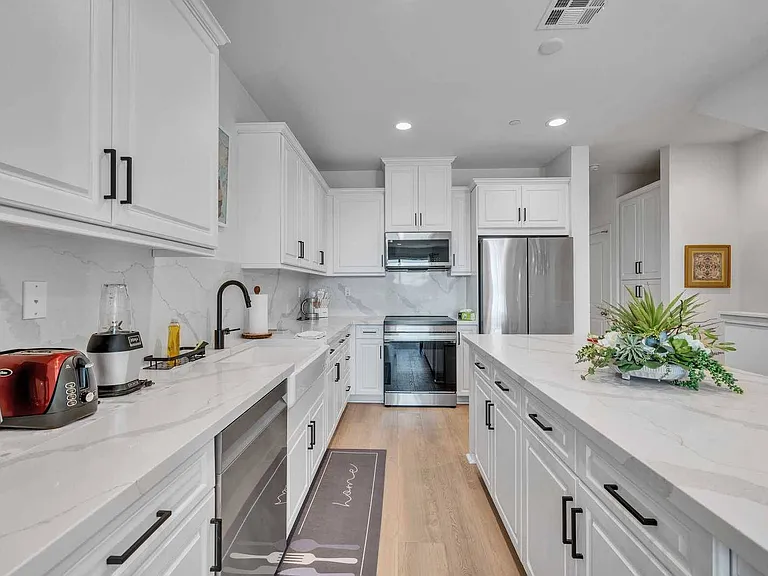527 W Victor Ave — Photo 8