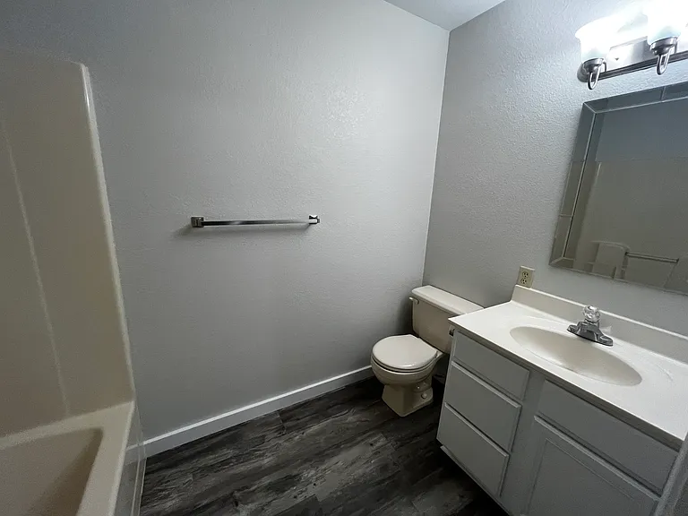 213 W Stone St #2 — Photo 10