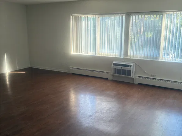1525 Ogden Ave APT 23, Downers Grove, IL 60515