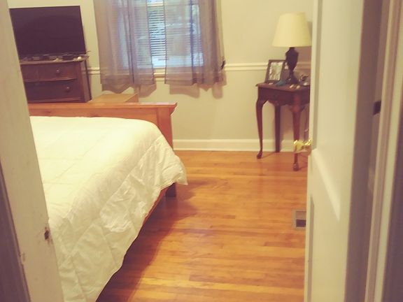 4th image of 427 Highland Ave