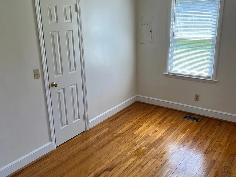 2023 Hickory Grove Rd #2023 — Photo 7