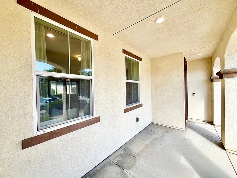30136 Sutton Ct — Photo 3