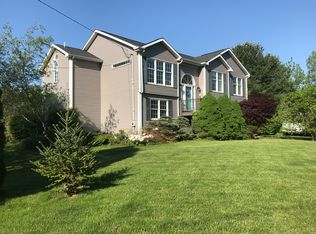 124 Flag Marsh Rd, Guilford, CT 06437