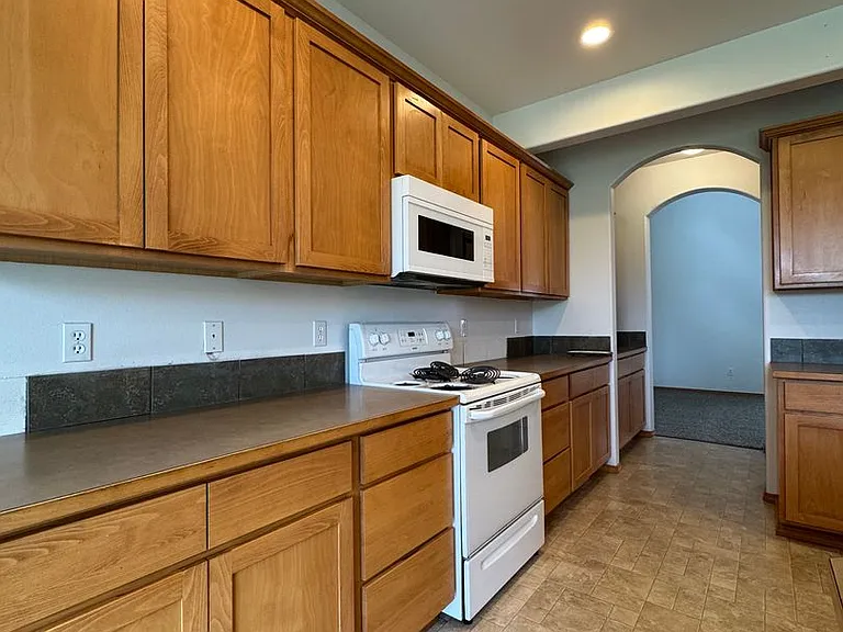 2210 N Clearview Dr — Photo 13