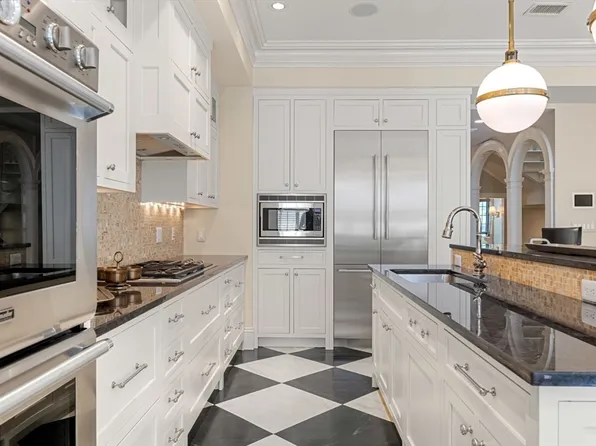 190 Marlborough St #C, Boston, MA 02116