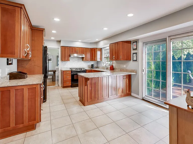21301 N Woodland Ave — Photo 9