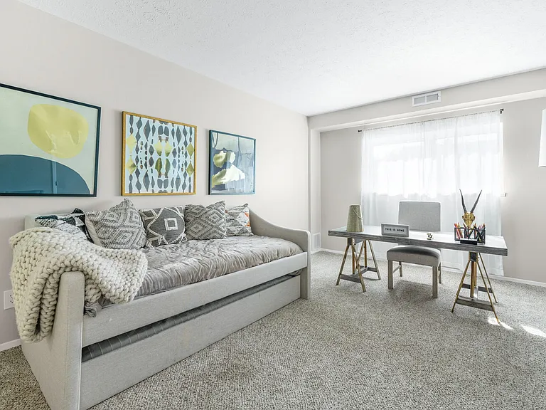 THE VANTAGE APARTMENTS — Photo 9