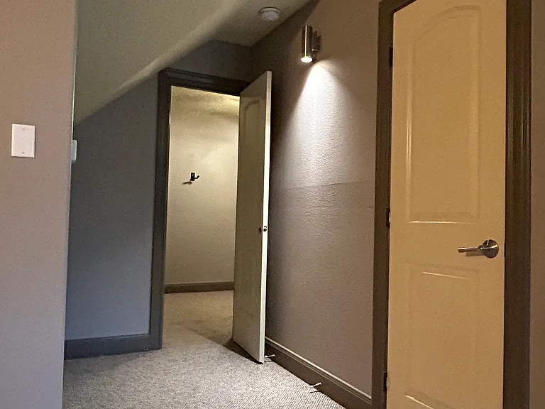 upstairs bedroom hall to bathroom and xtra large walk-in closet