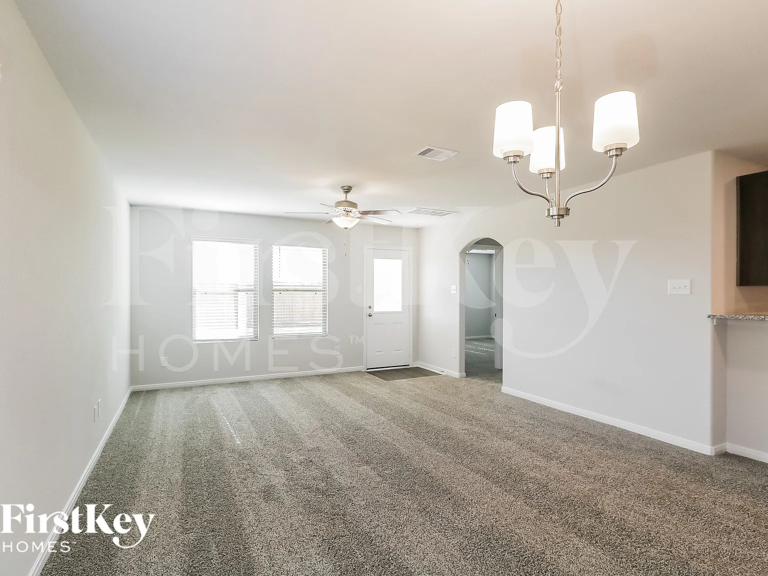 4 bed, 2.5 bath, 1857 sqft, $2,000 — Photo 4
