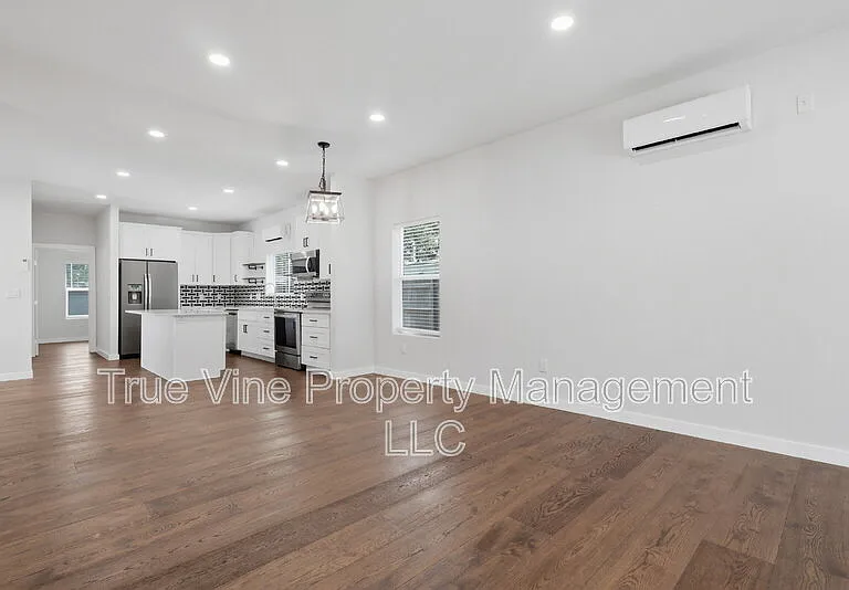 216 E Fest St — Photo 13