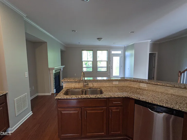 5313 Cambridgeshire Loop — Photo 16