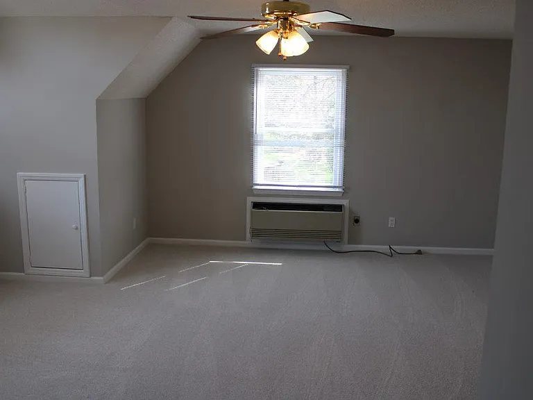 102 Uxbridge Ct — Photo 9