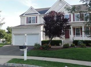 5 Roginski Ct, Parlin, NJ 08859