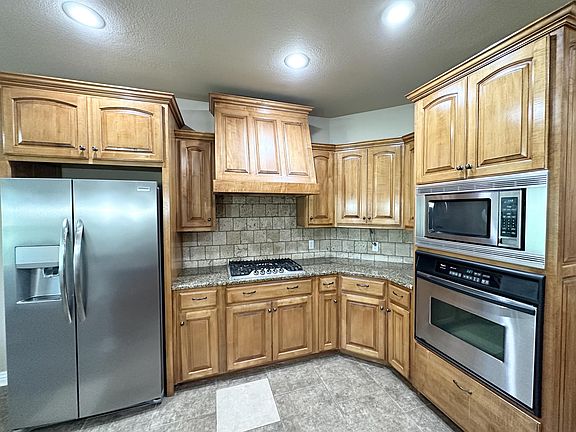 3rd image of 11320 Club House Pkwy