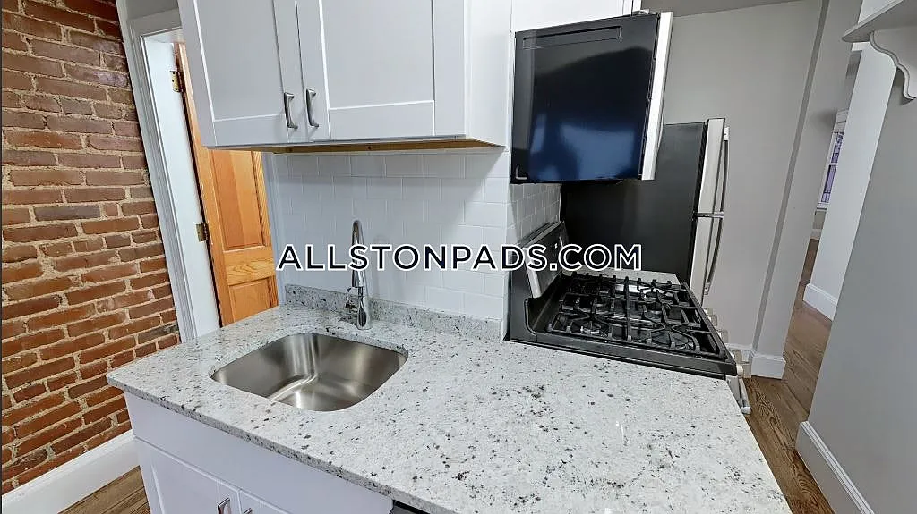 3 bed, 999 sqft, $3,000 — Photo 3