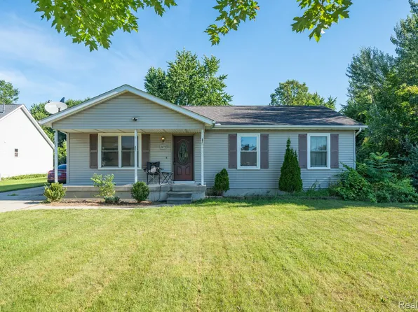 1472 11th St, Marysville, MI 48040