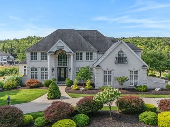 470 Four Lakes Dr, Gibsonia, PA 15044