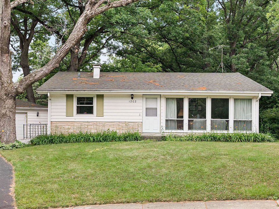 1st image of 1202 Grant Dr