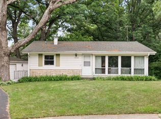 1202 Grant Dr, Carpentersville, IL 60110