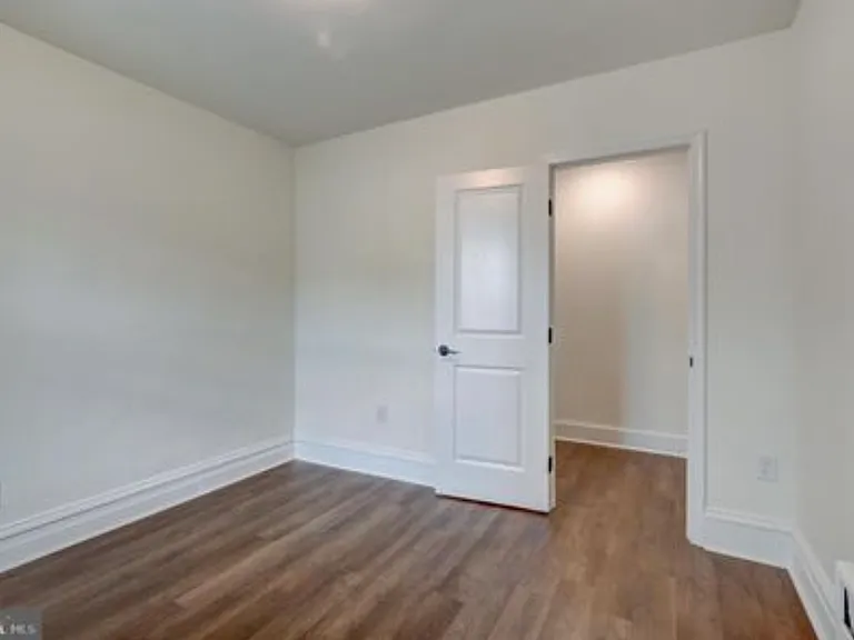 246 Park St — Photo 2