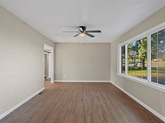 4th image of 540 Lexington Dr
