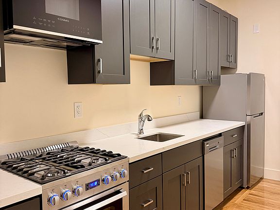 3rd image of 955 Hyde St APT 2