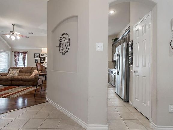 4th image of 717 Golden Nugget Dr