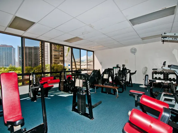 411 Hobron Ln, Honolulu, HI