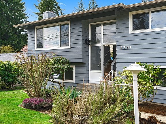 Top-rated Bellevue schools, minutes to Microsoft and easy access to transit. 