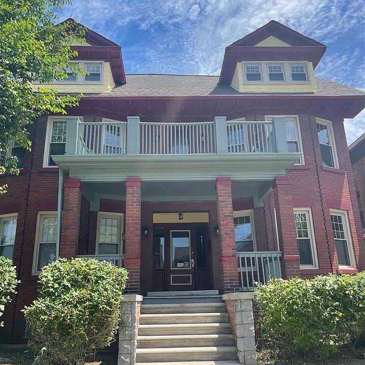 1st image of 3930 Trumbull St #2
